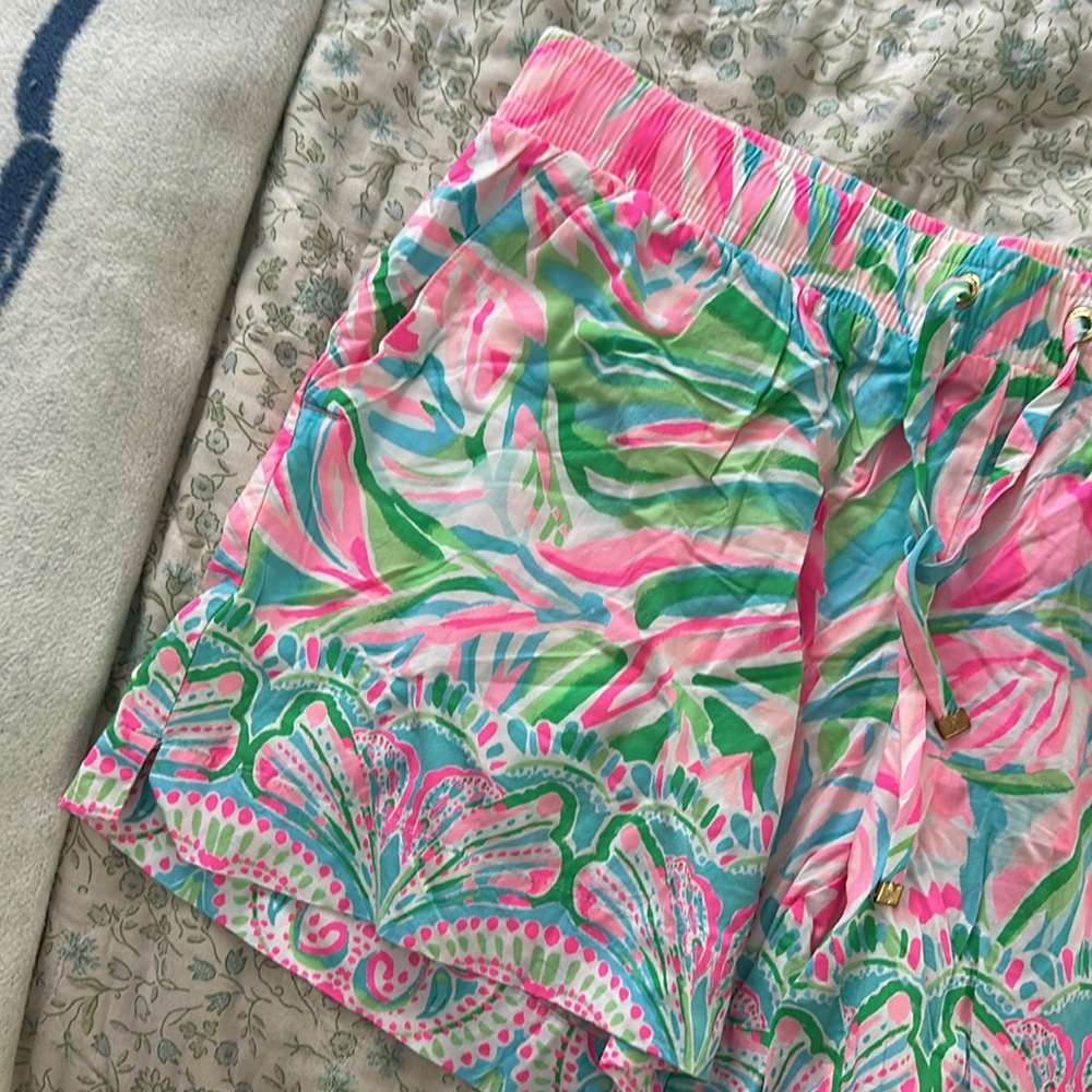 Lilly Pulitzer Katia Shorts - Picture 2 of 4